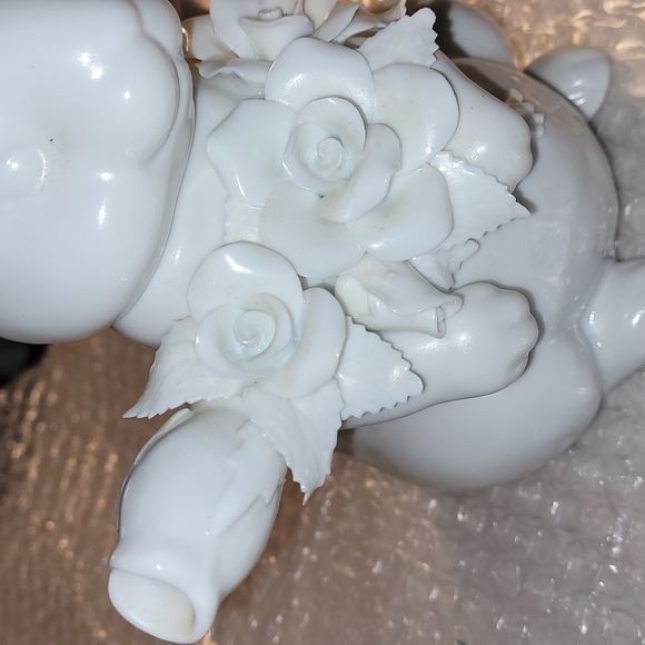 Bunny Rabbit and Rose's Teapot 🫖 - Picture 4 of 12